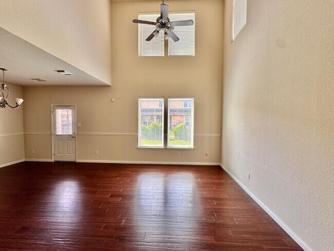 Building Photo - 3947 Calgary Cir