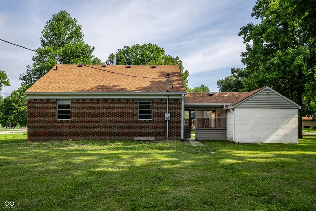 Building Photo - 1651 W 57th St