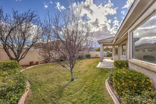 Building Photo - 10575 Regal Stallion Ave