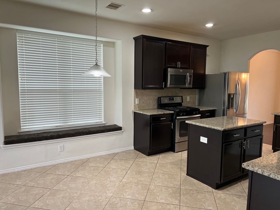 Building Photo - 5631 Jay Thrush Dr