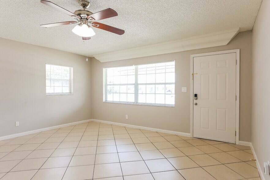 Building Photo - 357 NW 6th Ct