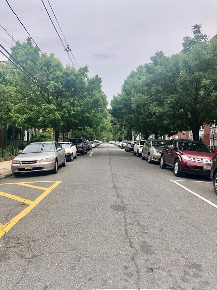 Building Photo - 4315 Park Ave