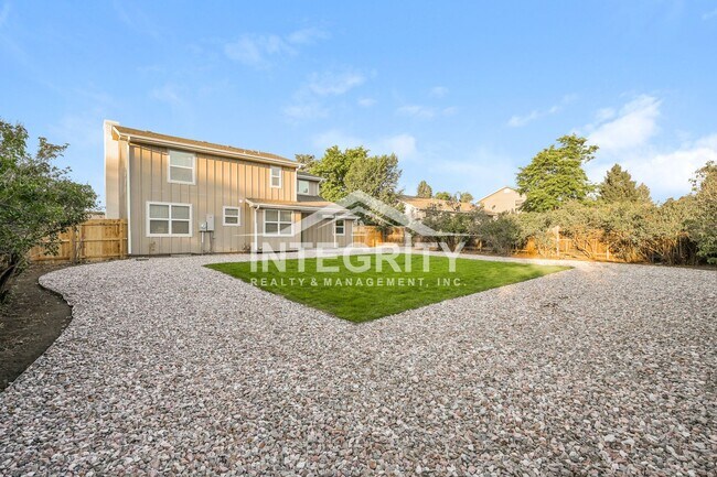 Building Photo - 6475 W Kingsley Ave