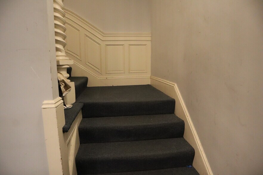 Building Photo - 476 Commonwealth Ave