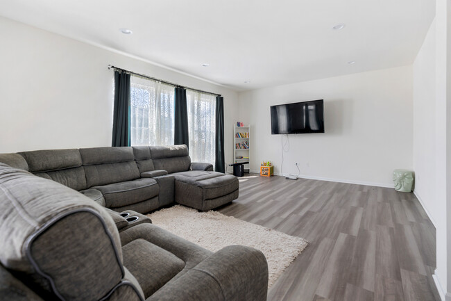 Building Photo - 12520 S Cherry Blossom Blvd
