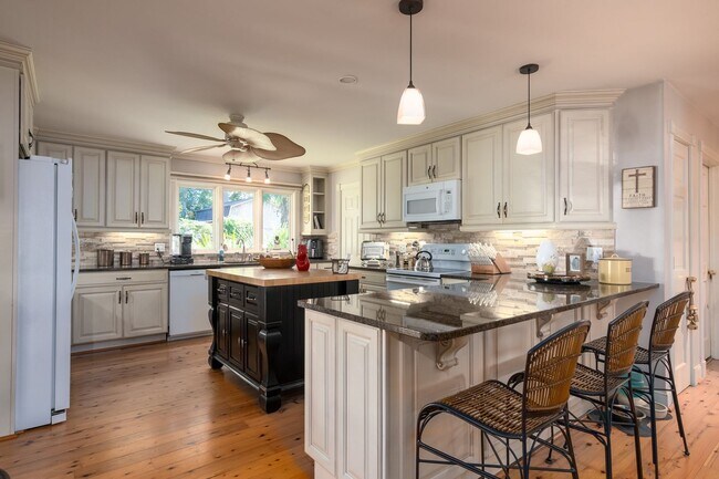 Building Photo - Waterfront Property
