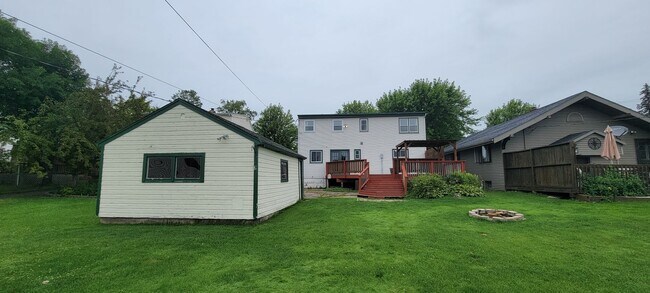 Building Photo - AVAILABLE AUGUST 15th - 4 Bed 3 Bath w/ Spacious Back Deck - SHORT TERM LEASE TILL END OF APRIL