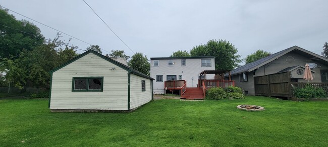 Building Photo - AVAILABLE September - 4 Bed 3 Bath w/ Spacious Back Deck - SHORT TERM LEASE TILL END OF APRIL