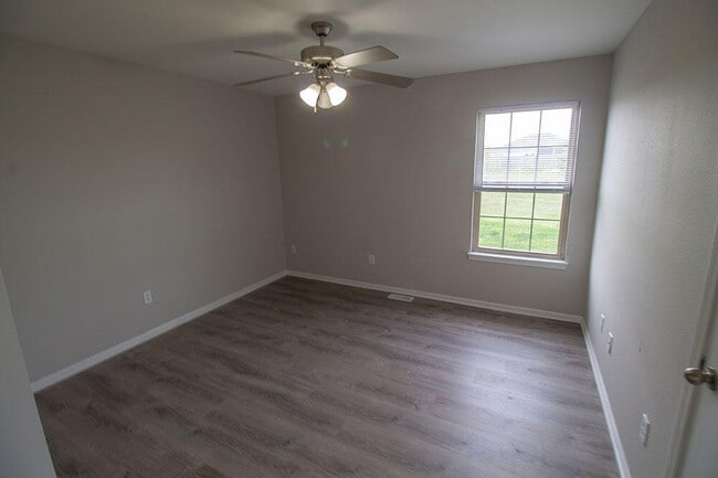 Building Photo - 5307 Silver Mill Dr