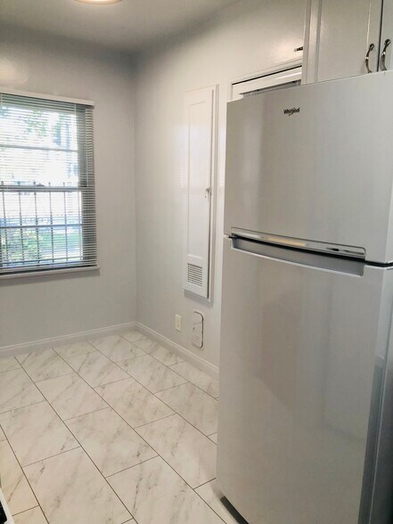 Breakfast Nook - 12544 Venice Blvd