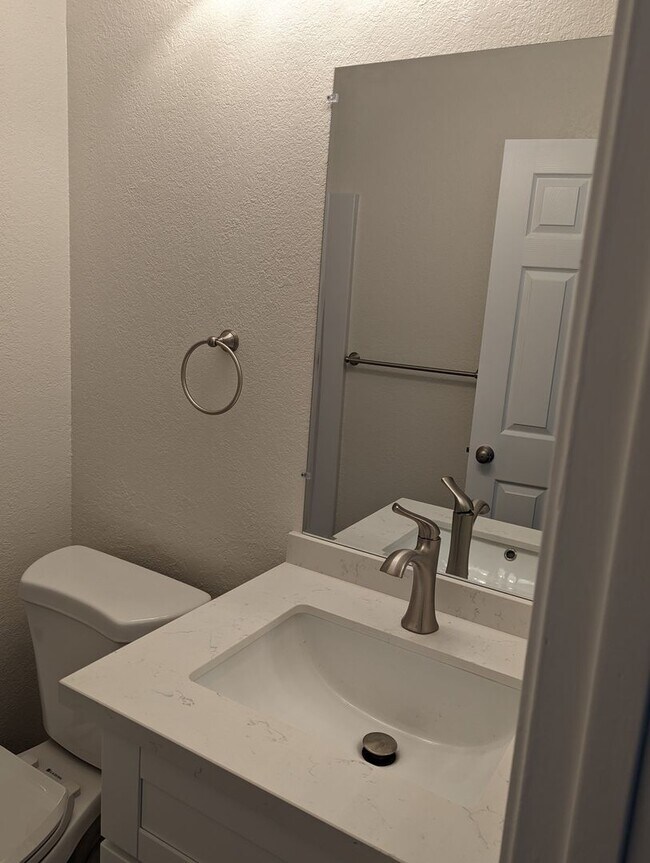 Building Photo - Fully Upgraded 3 Bed/2 Bath Condo - Poway