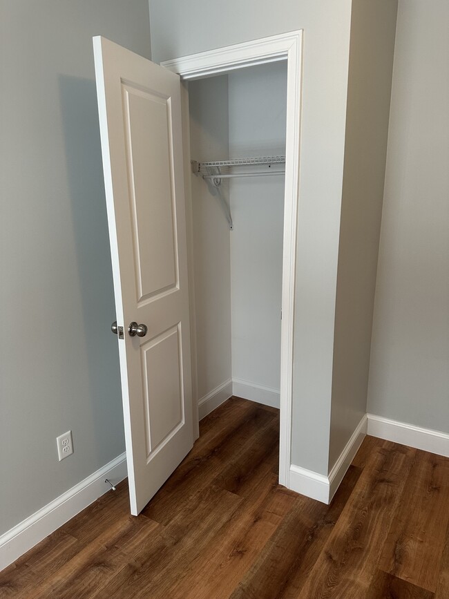 Building Photo - 2405 Rosa RoadRidge Manor Ct