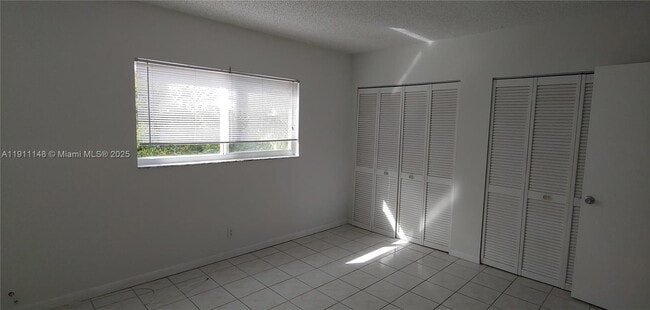 Building Photo - 1400 NE 54th St