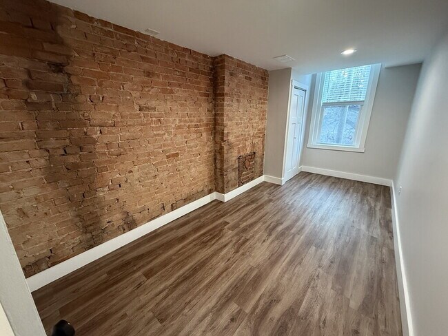 Building Photo - 2153 Loth St