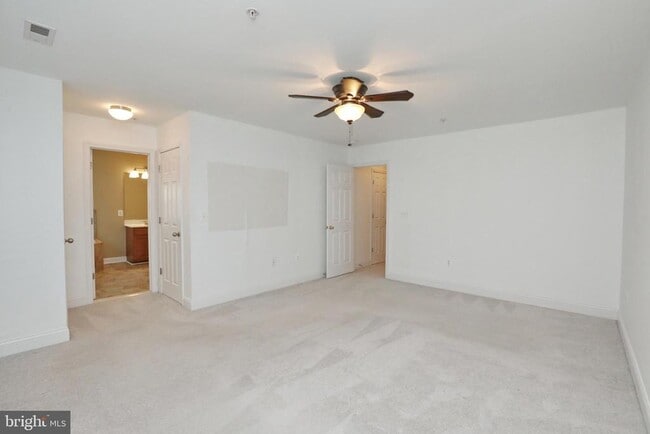 Building Photo - 1028 Llano Dr