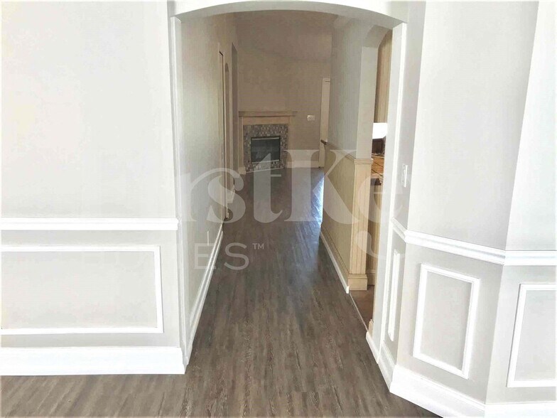 Building Photo - 1609 Whiting St SE