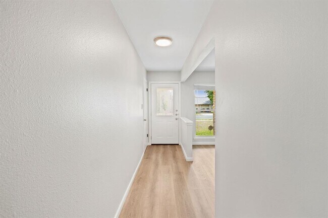 Building Photo - 1100 Red Cliff Dr