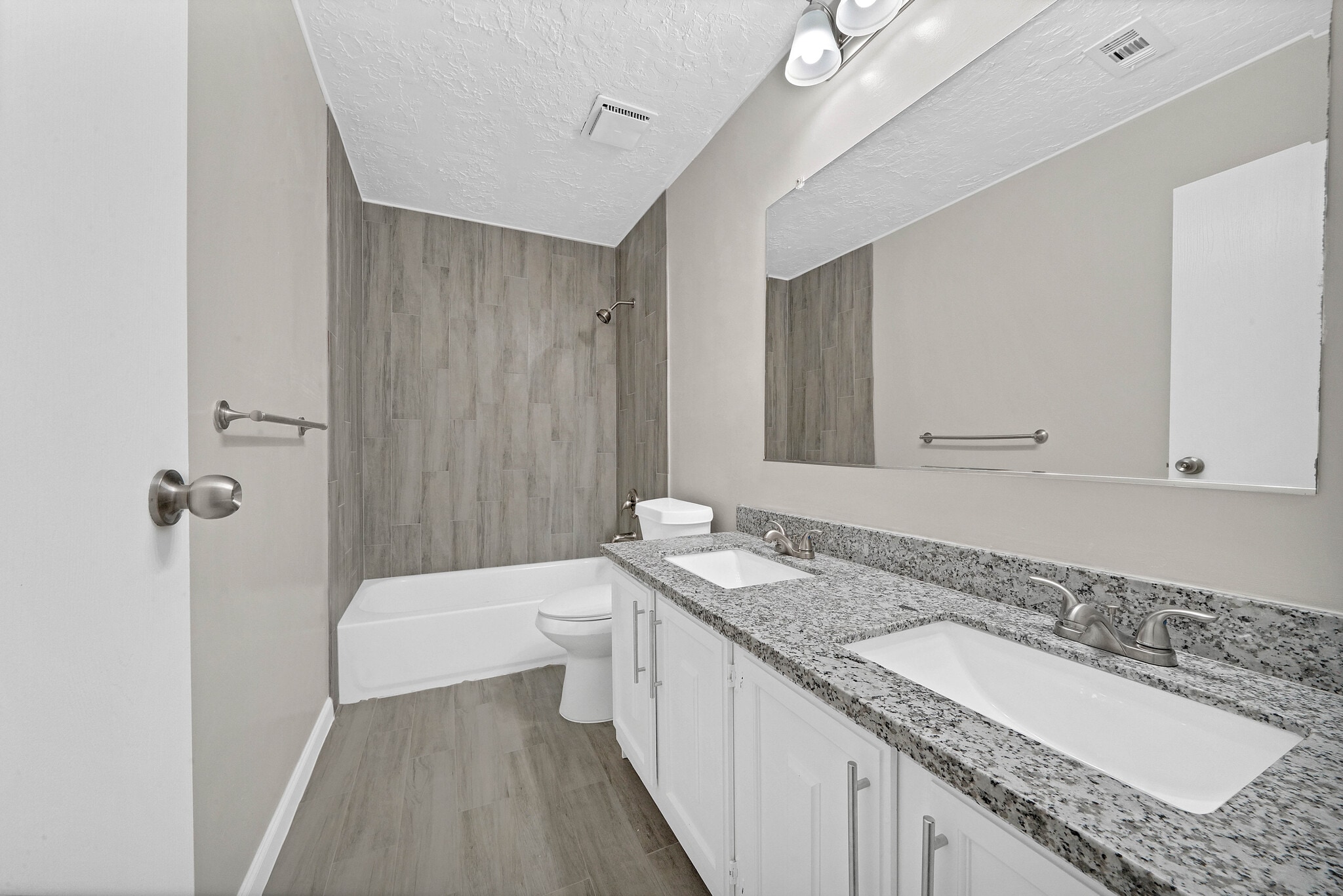 Bathroom 2 - 1211 Sand Stone Dr
