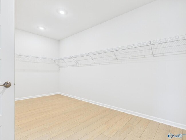 Building Photo - 307 Susan Lynn Dr