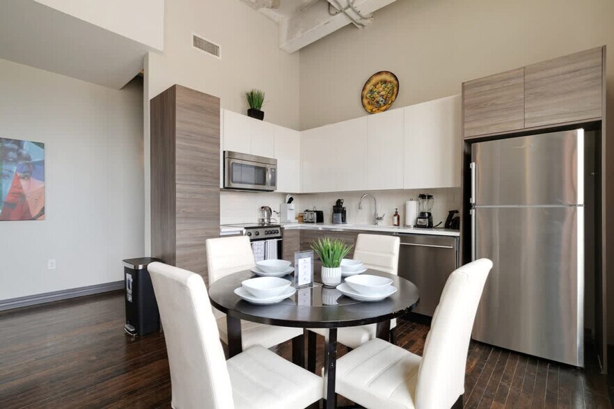 Building Photo - 500 S Ervay St