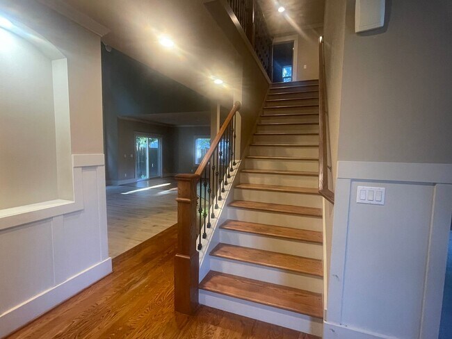 Building Photo - Tech Commuter's Dream Home - Walk to Micro...