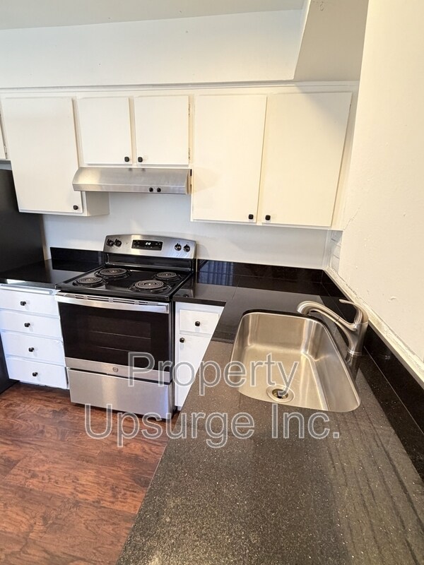 Building Photo - 330 Bird St