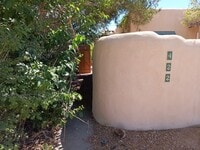 Building Photo - Charming 2-bedroom, 1-bathroom home! Showings available now! Move in special!!