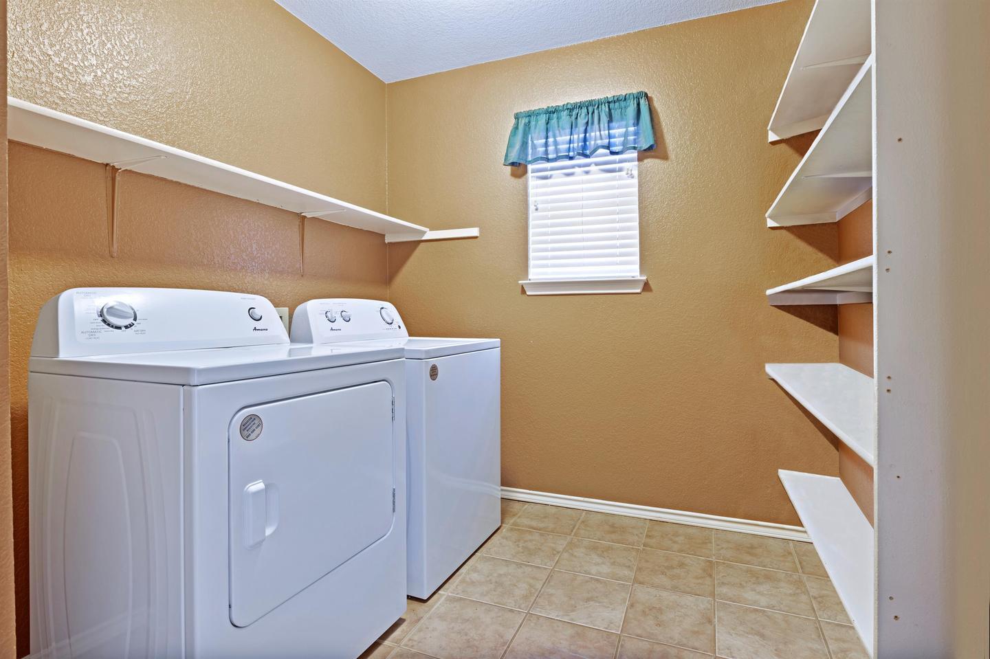 Building Photo - Spacious Home with Modern Upgrades in a Pe...