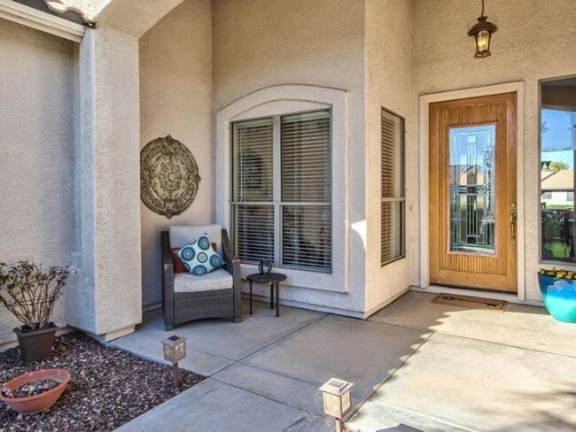 Building Photo - Beautiful Lakefront Home in Ocotillo Lakes...