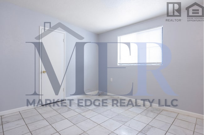 Building Photo - 3Bed/1Bath Home at Mesa/Broadway! $1499 MO...