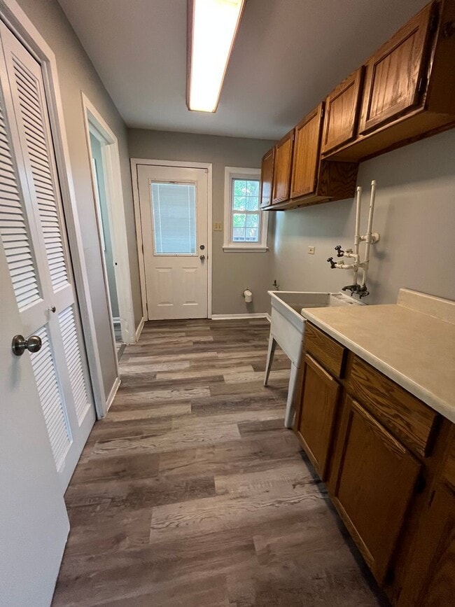 Building Photo - 4 Bedroom House Now Available in Tinley Pa...