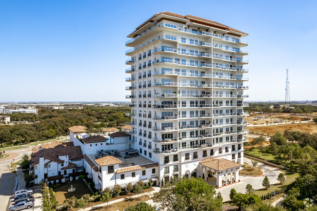 Building Photo - Lakeside Tower