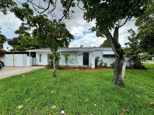 Building Photo - 2091 Oleander Dr