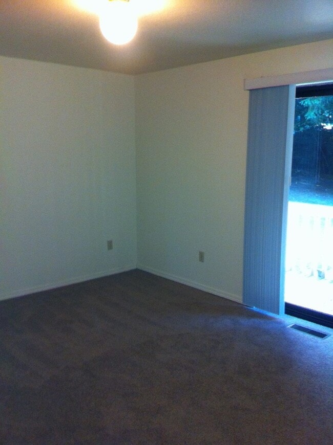 Building Photo - 3 Bedroom Home In East Bremerton