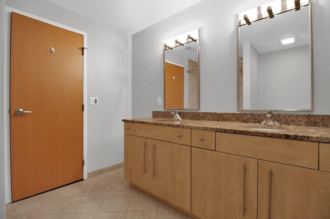 Building Photo - 100 E Gay St