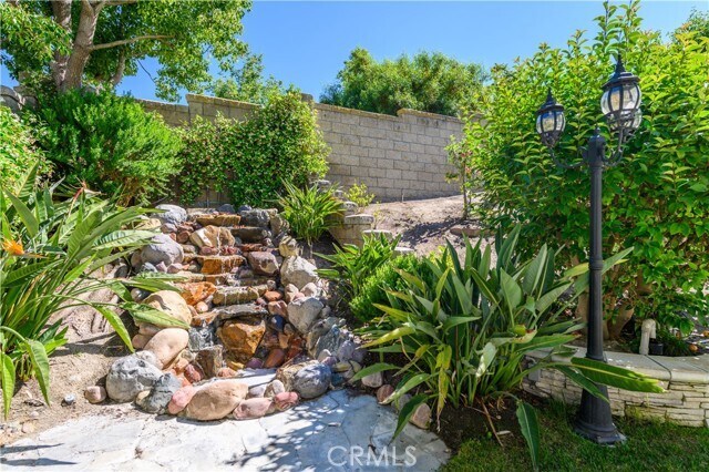 Building Photo - 21 Bent Oak