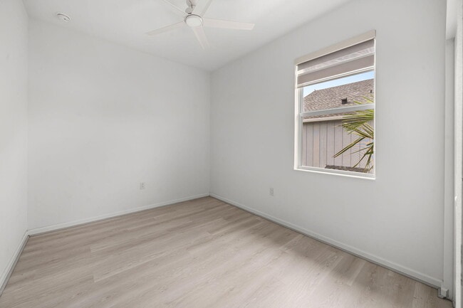 Building Photo - 4440 Longwood Lake Sq