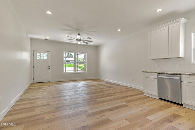 Building Photo - 703 Swadley Rd