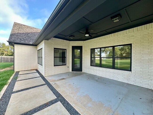 Building Photo - Stunning 3/2.5/2 in LISD! Tour Today!