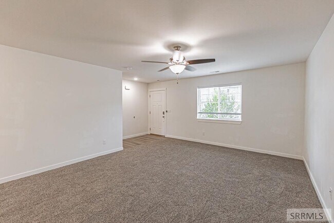 Building Photo - 564 Trails End