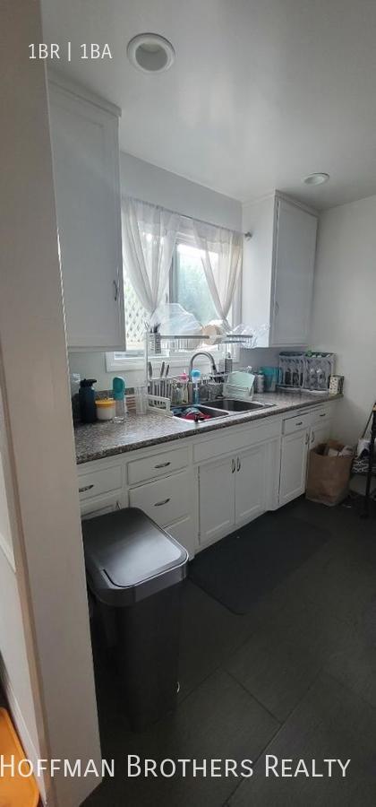 Building Photo - 1217 S Sherbourne Dr