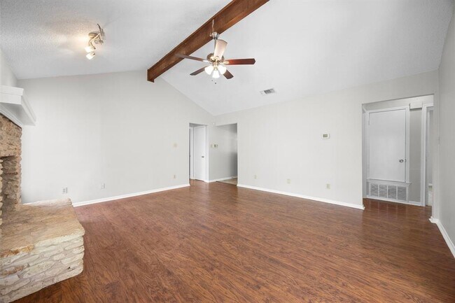 Building Photo - 2304 Silver Spur Dr