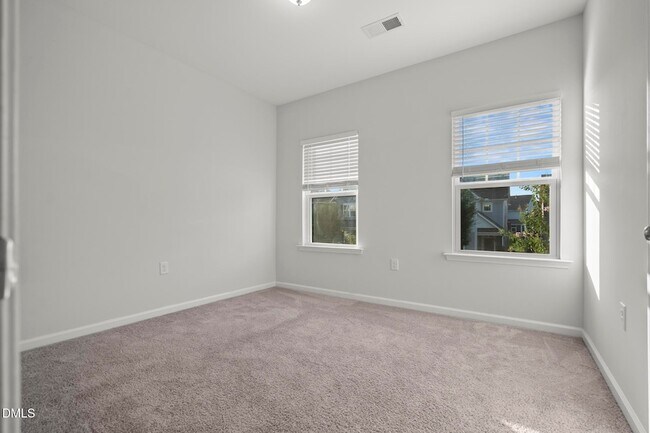 Building Photo - 229 Daisy Grove Ln