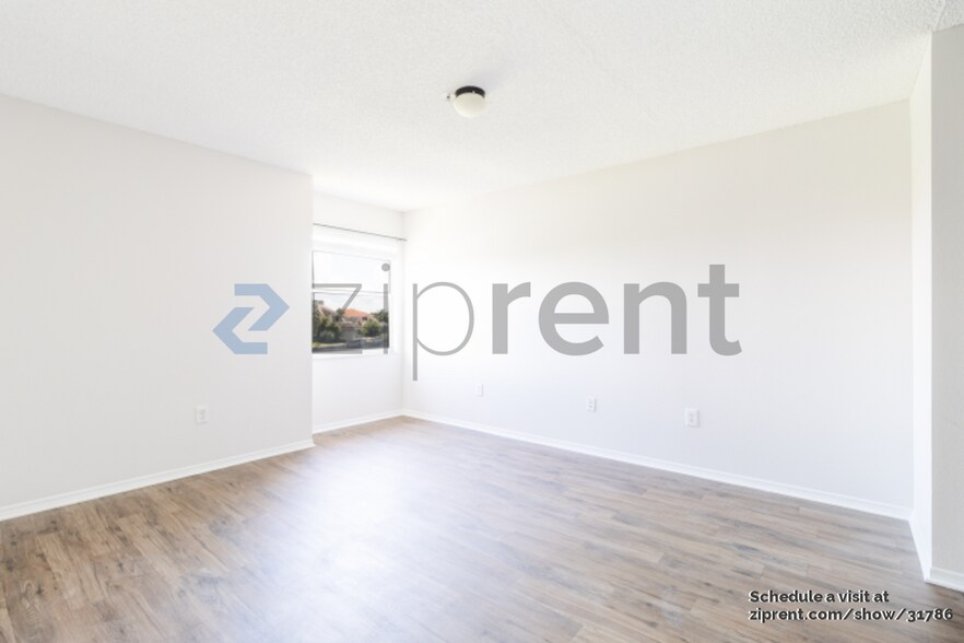 Building Photo - 2400 Feather Sound Dr