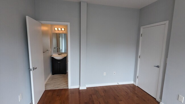 Building Photo - 411 N 41st St