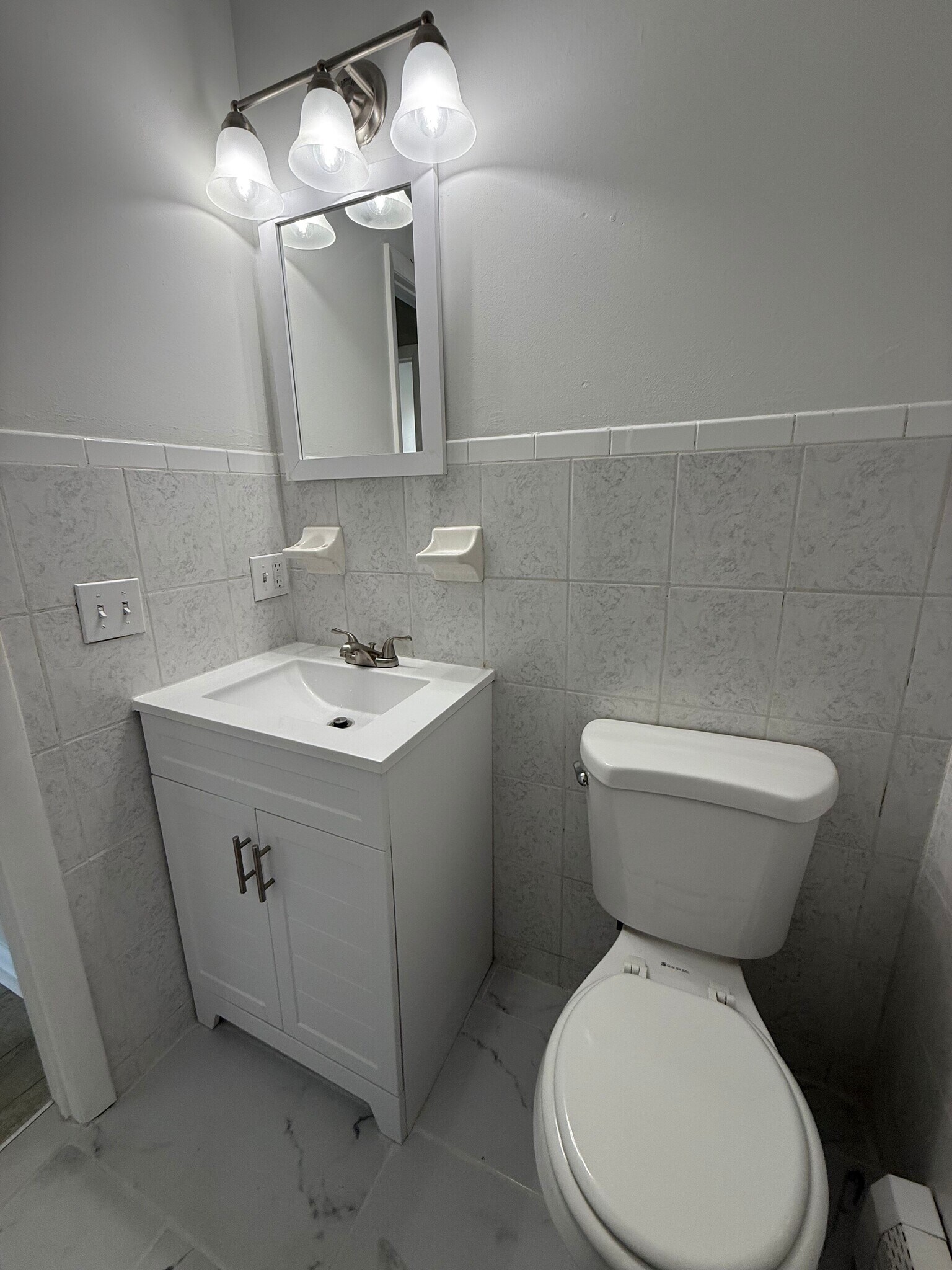 Bathroom w Shower - 86 Bleecker St