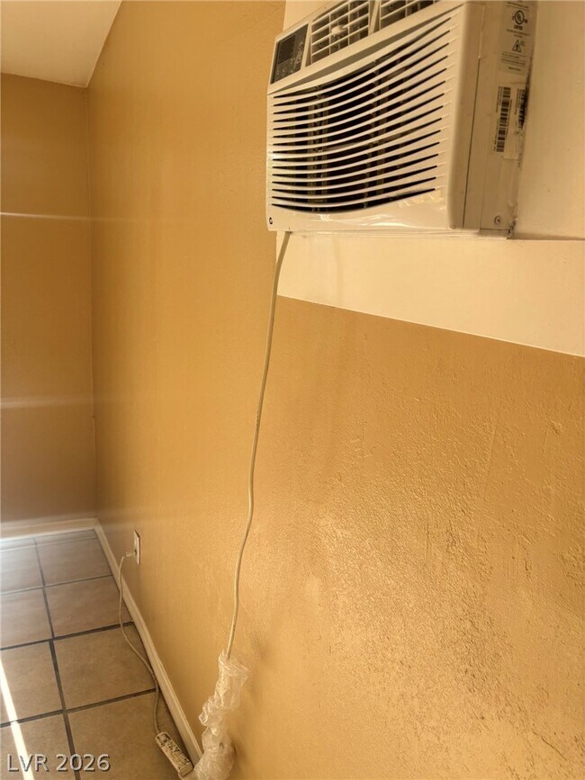 Building Photo - 1118 Laurel Ave