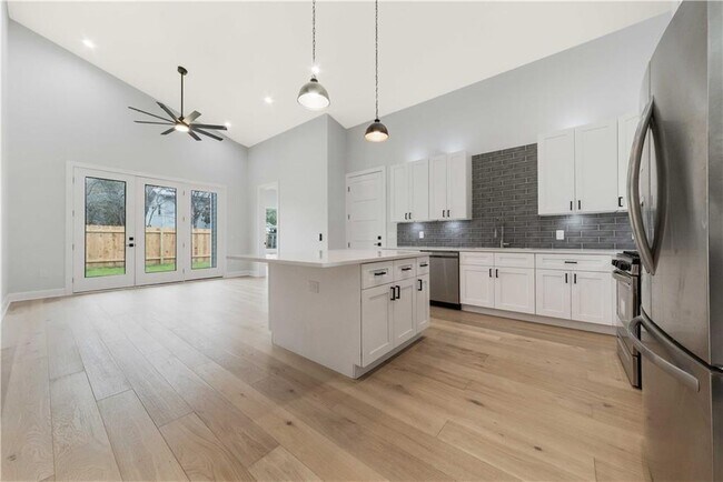 Building Photo - 1210 Brentwood St