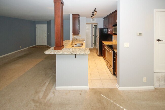 Building Photo - Secluded Community Near The Perimeter Mall