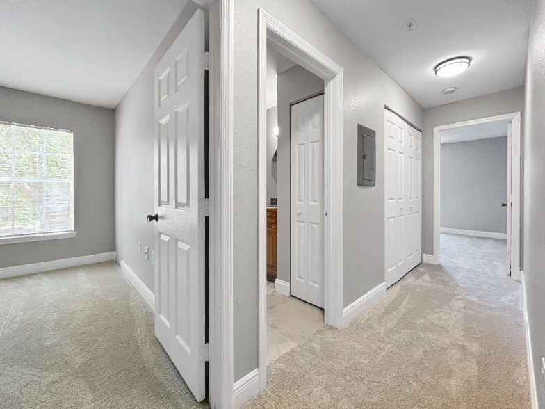 Building Photo - 7424 Vista Way